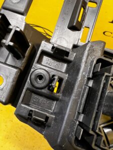 OSŁONA ZAŚLEPKA POD KIEROWNICĘ DESKI KONSOLI DACIA SANDERO III 2023R