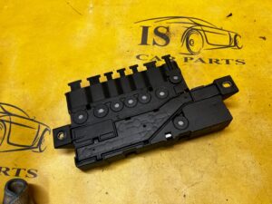 SKRZYNKA BEZPIECZNIKÓW MERCEDES C-KLASA W206