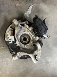 PIASTA ZWROTNICA ZACISK TYŁ PRAWY MERCEDES E-KLASA W213 KOMBI