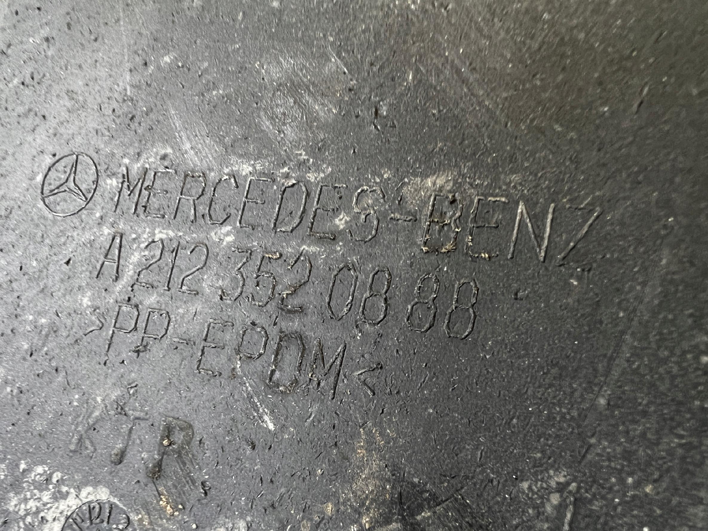 OSŁONA WAHACZA TYŁ LEWY MERCEDES CLS W218