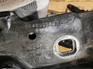 WSPORNIK UCHWYT MOCOWANIE BŁOTNIKA LEWY PRZÓD RENAULT ZOE I Z.E