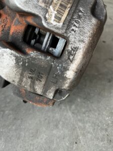 NOGA ZWROTNICA AMORTYZATOR PRZÓD LEWY PEUGEOT 3008 II 5008 II GRANDLAND X