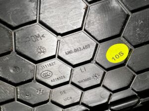 KRATKA GŁOŚNIKA BLENDA LEWY TYŁ AUDI A8 D5 4N