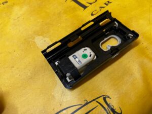 LAMPKA OŚWIETLENIE KABINY WNĘTRZA LEWA LAND ROVER DISCOVERY 5 V L462