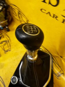 GAŁKA LEWAREK MIESZEK SKÓRA FORD FIESTA MK8