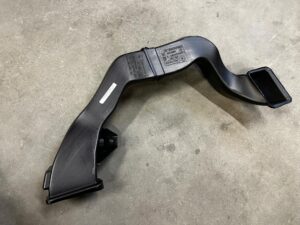 KANAŁ TUNEL NAWIEWU POWIETRZA WNĘTRZA DESKI KONSOLI PRAWY PEUGEOT 508 I EU