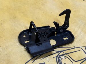 RYGIEL ZAMKA MASKI PORSCHE PANAMERA 970 I LIFT