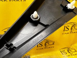 ZAŚLEPKA TRÓJKAT DRZWI TYŁ TYLNYCH PRAWA TOYOTA HILUX VIII 8