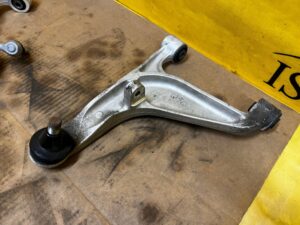 NOWY WAHACZ TYLNY TYŁ PRAWY INFINITI Q50