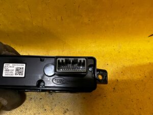 PANEL PRZEŁĄCZNIKI OGRZEWANIA KANAPY TYŁ LAND ROVER DISCOVERY SPORT L550