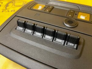 LAMPKA OŚWIETLENIE WNĘTRZA PODSUFITKI PRZÓD FORD BRONCO 21-