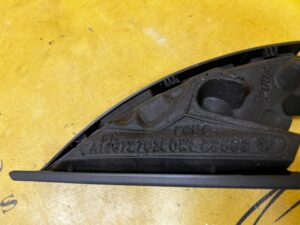 GŁOŚNIK OSŁONA ZAŚLEPKA SŁUPKA A PRZÓD PRAWY HARMAN KARDON MERCEDES GL X166