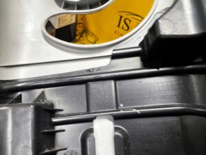 OSŁONA POSZYCIE SŁUPKA B ŚRODKOWEGO PRAWA PRAWE TESLA MODEL 3 PRZEDLIFT