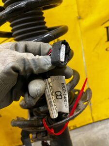 AMORTYZATOR ELEKTR PRZÓD PRAWY LAND ROVER DISCOVERY SPORT V L550 LIFT 2.0 D