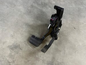 KOMPLET PEDAŁ POTENCJOMETR GAZU HAMULCA AUTOMAT PORSCHE MACAN 95B