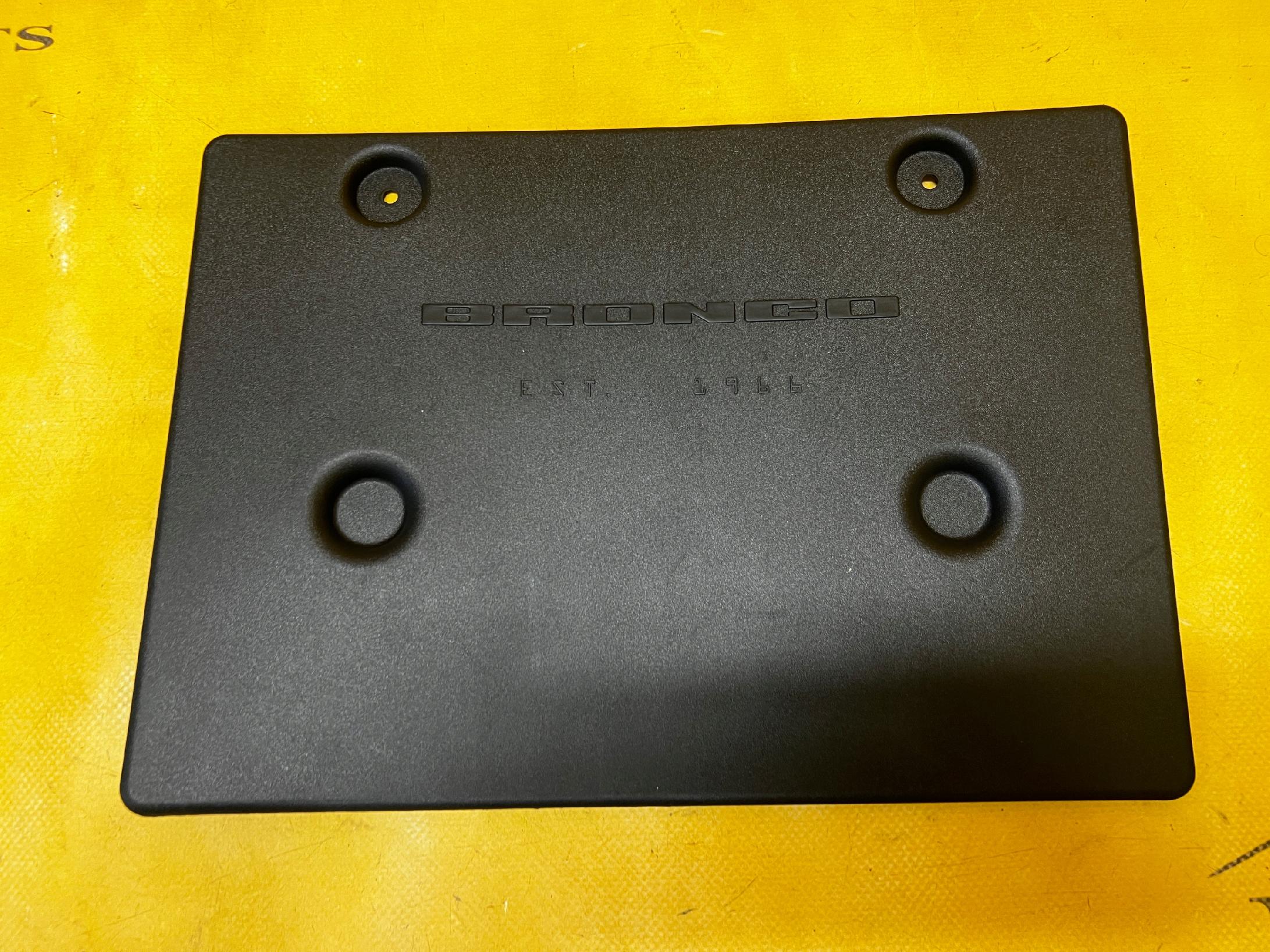 PODSTAWA RAMKA TABLICY REJESTRACYJNEJ TYŁ FORD BRONCO 21-