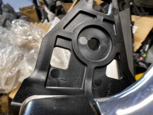 KLAMKA WEWNĘTRZNA LEWA TYŁ TYLNA TOYOTA HILUX VIII 8