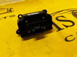 PRZEŁĄCZNIK PANEL HAMULCA RECZNEGO POSTOJOWEGO RANGE ROVER VELAR L560