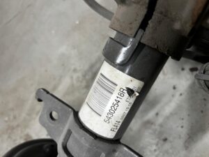 NOGA ZWROTNICA AMORTYZATOR PRZÓD LEWY LEWA RENAULT MEGANE IV