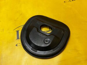 POKRYWA OSŁONA POMPY PALIWA POD KANAPĄ VOLKSWAGEN GOLF VIII AUDI SKODA