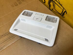 LAMPKA OŚWIETLENIE PODSUFITKI PRZÓD SOS FORD KUGA MK3 LIFT