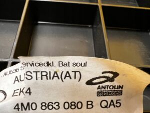 NAKŁADKA OSŁONA AKUMULATORA AUDI SQ7 Q7 4M0