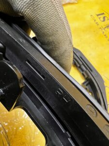 KOMPLET RĄCZKA UCHWYT MASKI POKRYWY SILNIKA PRAWY LEWY FORD BRONCO 21-