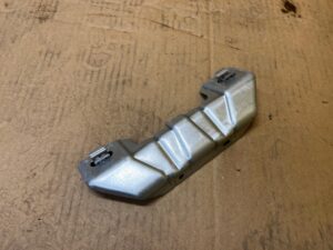 UCHWYT MOCOWANIE WSPORNIK PODSUFITKI PRZÓD PRAWY LEWY MERCEDES GLS X166