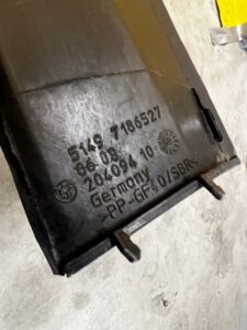 PLASTIK OSŁONA BAGAŻNIKA RYNIENKI TYŁ LEWY LEWA BMW 7 F01 F02