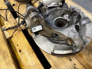 ZWROTNICA TARCZA PRZÓD LEWY LAND ROVER DISCOVERY SPORT V L550 LIFT 2.0 D