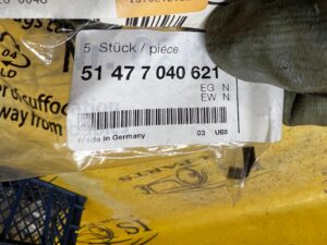 MOCOWANIE GNIAZDA ZAPALNICZKI W BAGAŻNIKU BMW NOWE OEM