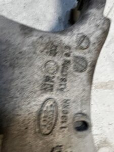 WAHACZ TYŁ PRAWY RANGE ROVER VELAR L560