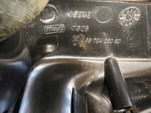 OSŁONA OBUDOWA RAMKA LUSTERKA WEWNĘTRZNEGO WSTECZNEGO PEUGEOT 508 I