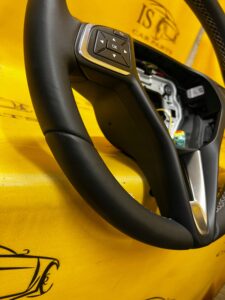 SKÓRZANA KIEROWNICA AUTOMAT ŁOPATKI INFINITI Q30