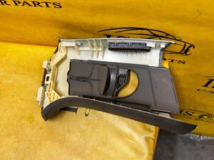 POSZYCIE OSŁONA SŁUPKA ŚRODKOWEGO B LEWY PORSCHE PANAMERA 970 I LIFT