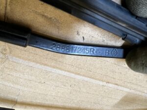 KOMPLET RAMIONA WYCIERACZKI PRZÓD DACIA DOKKER RENAULT EXPRESS II EU