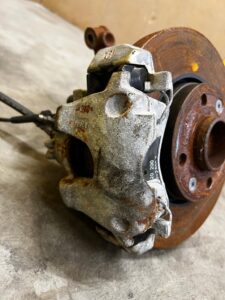 ZWROTNICA PIASTA ZACISK PRZÓD LEWY LEWA DACIA SANDERO II