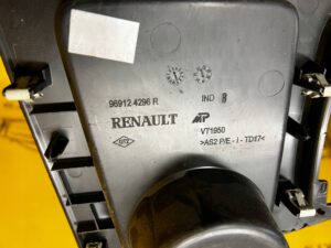 NAKŁADKA PÓŁKA TUNELU ŚRODKOWEGO DACIA DUSTER II