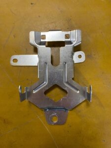 WSPORNIK BLACHA MOCOWANIE UCHWYT INFINITI Q50