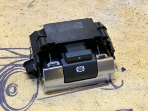 PRZEŁĄCZNIK PRZYCISK HAMULCA RĘCZNEGO LR RANGE ROVER EVOQUE II L551