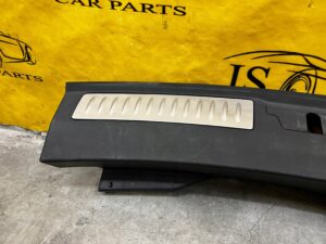 LISTWA OSŁONA BAGAŻNIKA PASA TYŁ TYLNEGO RANGE ROVER VELAR L560