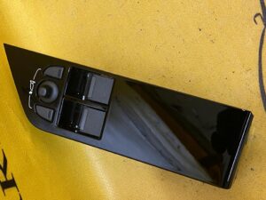 PRZEŁĄCZNIK PANEL SZYB LUSTEREK PRZÓD LEWY RANGE EVOQUE L538 3 DRZWI EU