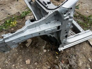 ĆWIARTKA PODŁUŻNICA FARTUCH KIELICH PRZÓD LEWY DACIA SANDERO III STEPWAY