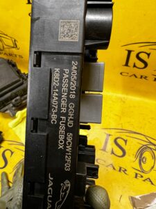 SKRZYNKA BEZPIECZNIKÓW LAND ROVER DISCOVERY V SPORT L550