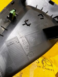 OSŁONA BOCZEK DESKI KONSOLI LEWY BMW F40