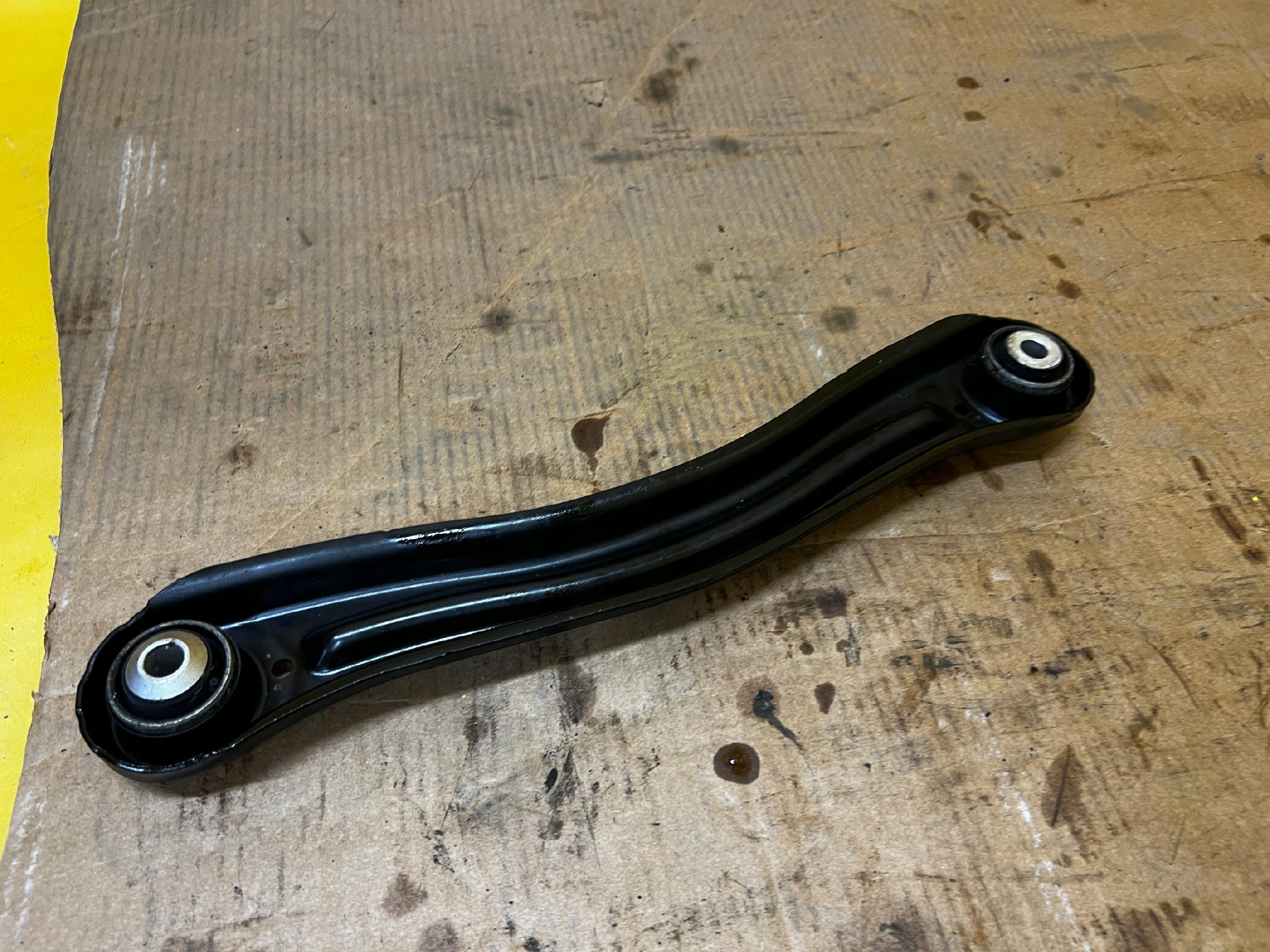 WAHACZ TYŁ TYLNY LEWY MERCEDES GL X166