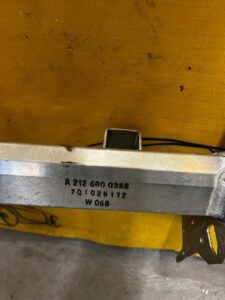 BELKA STELAŻ WSPORNIK DESKI KONSOLI MERCEDES CLS W218 E W212 EU