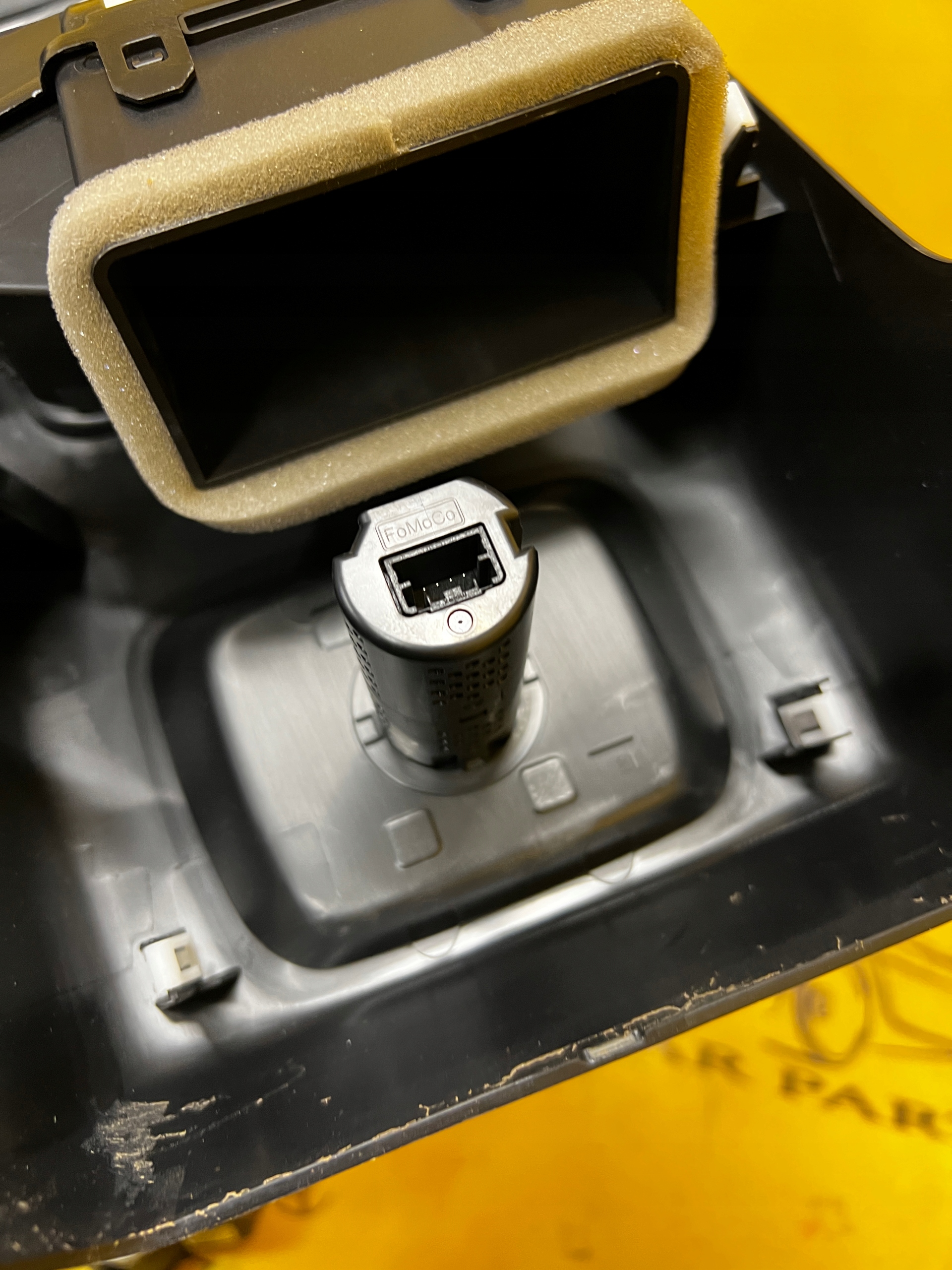 OSŁONA TUNELU ŚRODKOWEGO KRATKI TYŁ FORD KUGA MK3