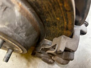 ZWROTNICA TARCZA ZACISK TYŁ LEWY FORD FUSION LIFT USA 2.0 ECOBOOST AWD 4X4