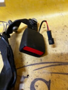 KOMPLET ZAPINKI PASÓW TYŁ BMW F40